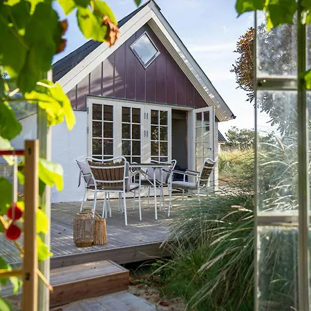 בית נופש Historic Fisherman's Gem With Twist In Klitmoller