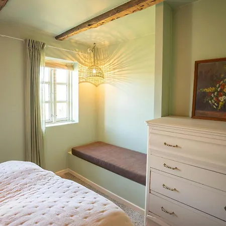 בית נופש Historic Fisherman's Gem With Twist In Klitmoller *