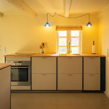 בית נופש Historic Fisherman's Gem With Twist In Klitmoller *